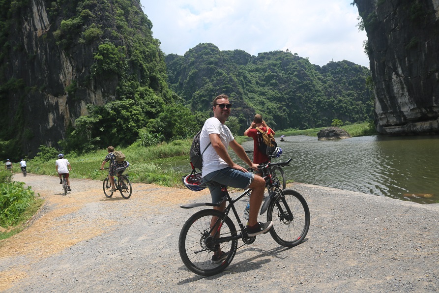 1734334589_hanoi-to-halong-bay-bike-ride (1).jpg